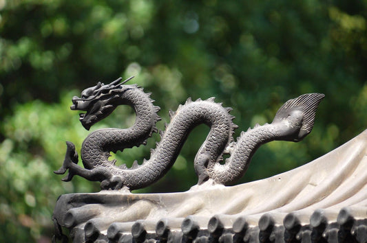 7 créatures légendaires qui ont inspiré la mode et l’art 🐉