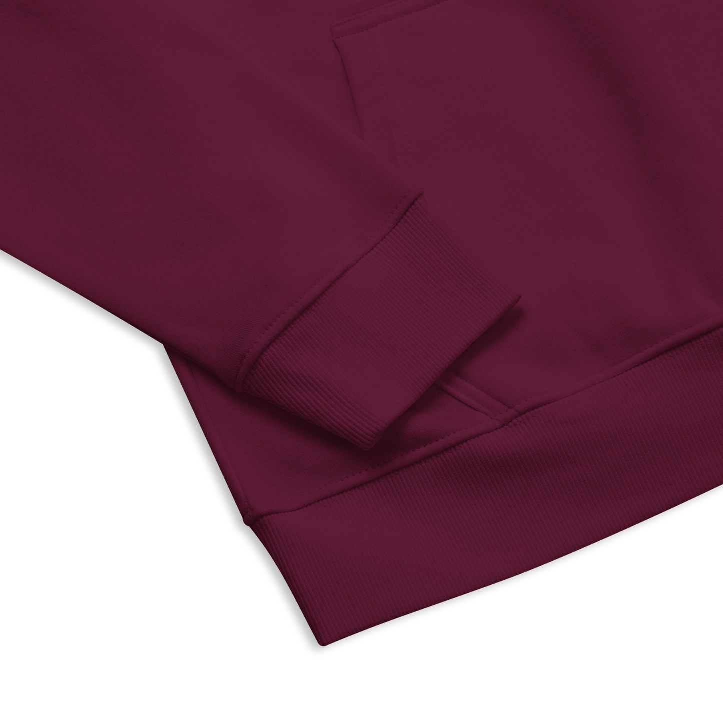 Zoom sur manche sweat homme en coton bio couleur bordeaux avec logo brodé MythWeave