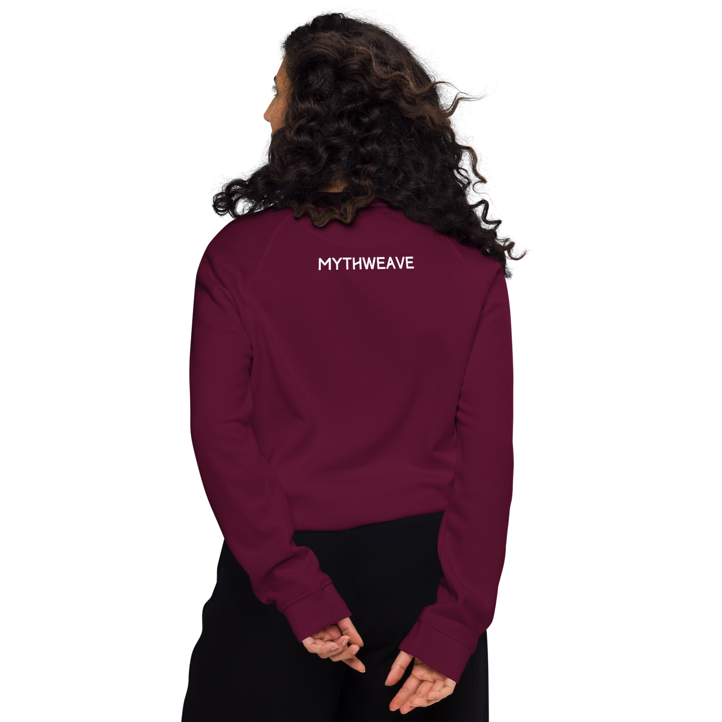 Sweatshirt femme en coton bio couleur bordeaux avec cercle runique MythWeave porté par un mannequin de dos
