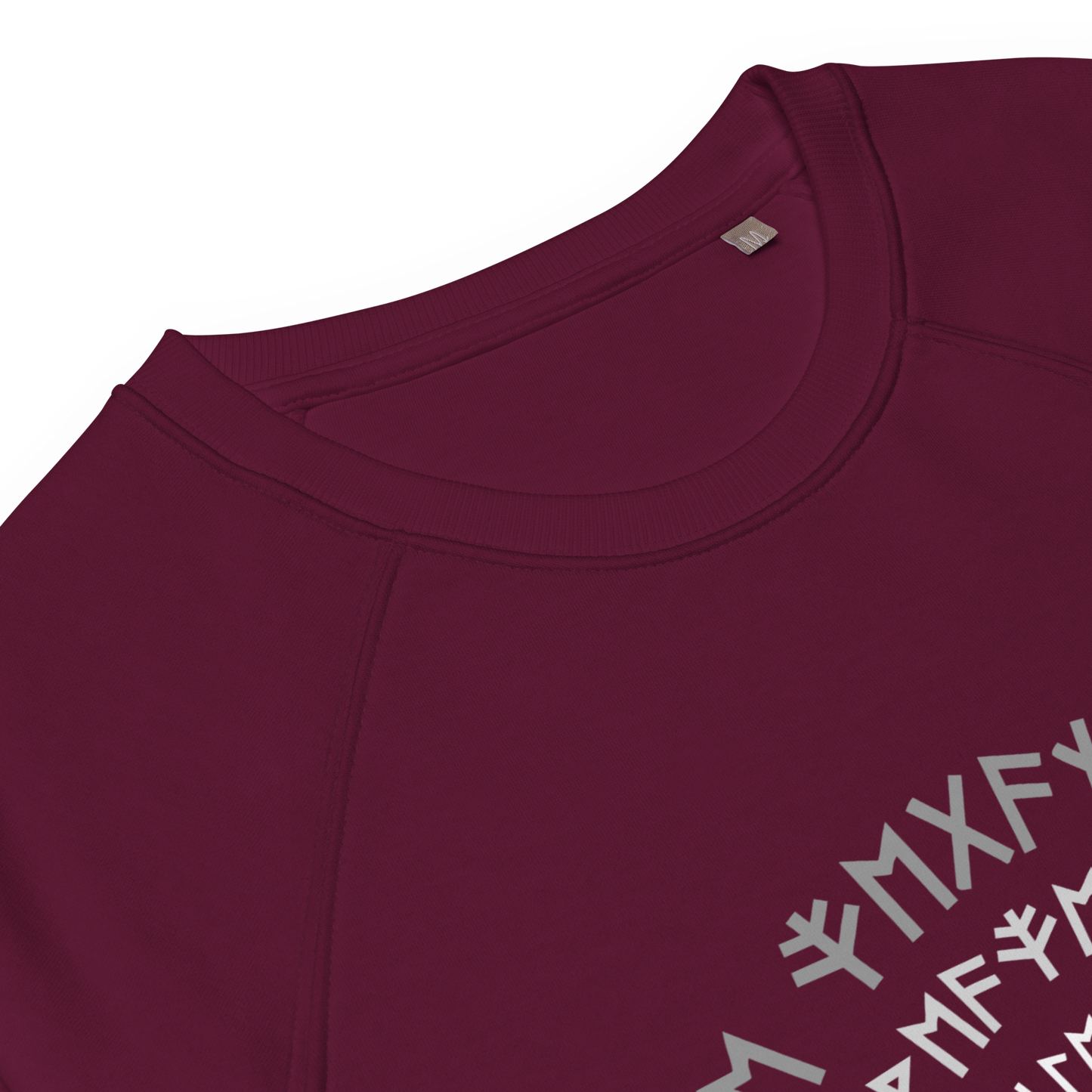 Zoom sur devant sweatshirt femme en coton bio couleur bordeaux avec cercle runique MythWeave