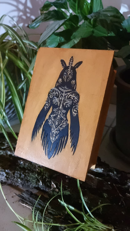 Boîte Pyrogravée – "Tāne Mahuta, Gardien de la Forêt"