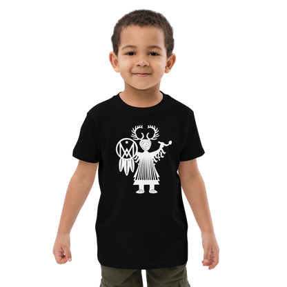 T-shirt enfant en coton bio noir porté par un mannequin de face avec petit shaman tenant entre ses mains un tambour MythWeave 