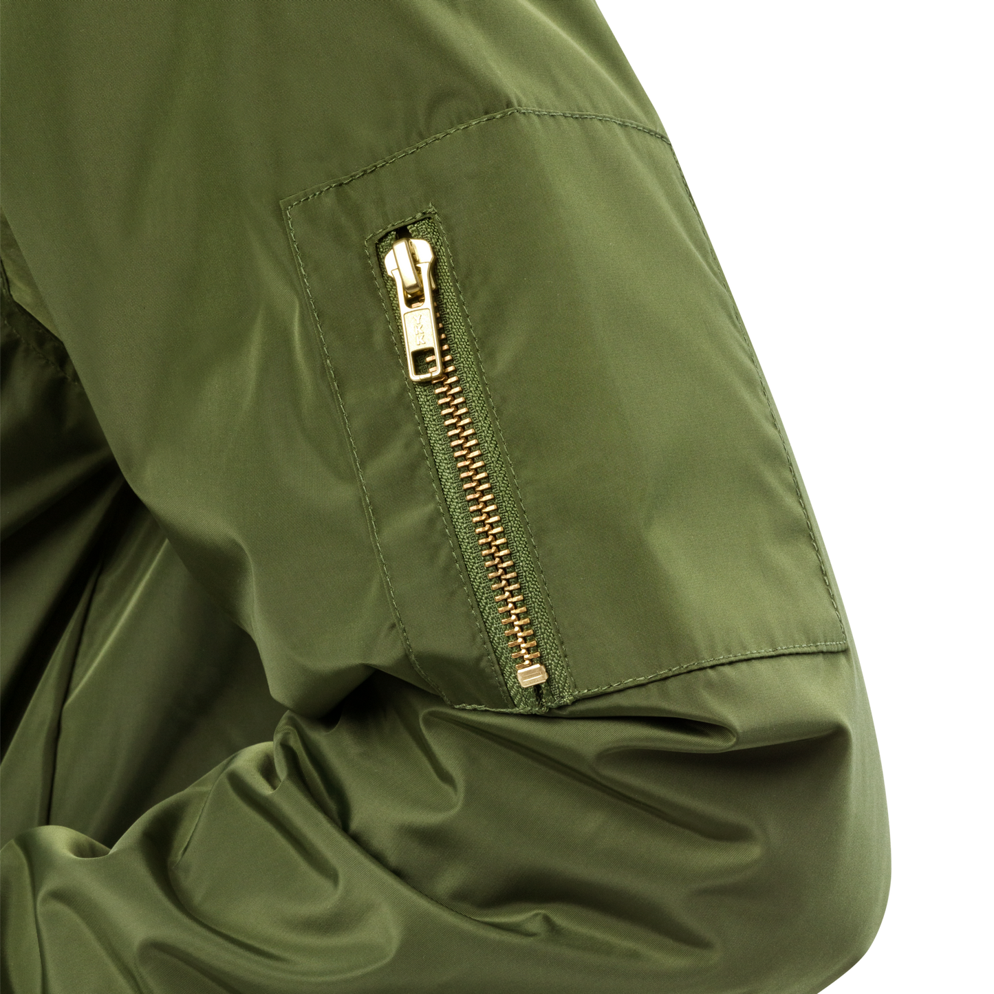 Veste bombers femme en polyester recyclé couleur vert avec logo brodé MythWeave zoom sur le bras avec fermeture éclaire