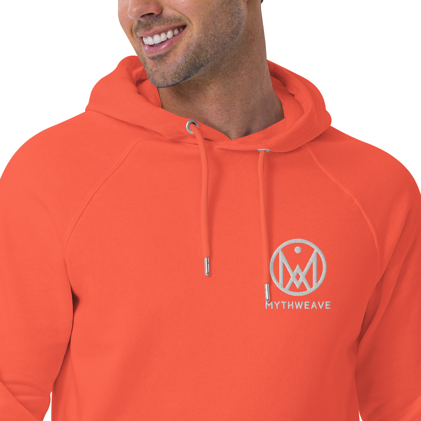 Zoom Sweat homme en coton bio couleur orange avec logo brodé MythWeave porté par un mannequin souriant de face