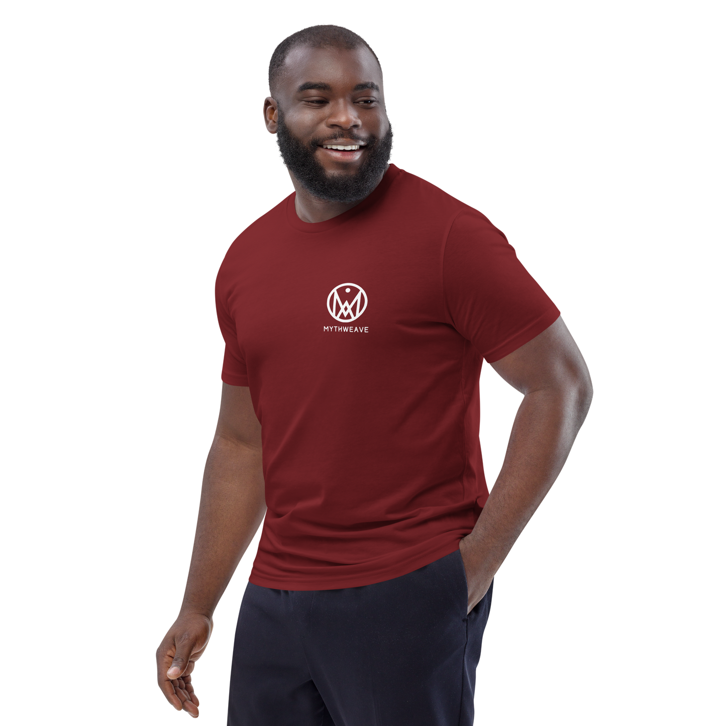 T-shirt homme en coton bio couleur rouge avec logo MythWeave porté par un mannequin de face.