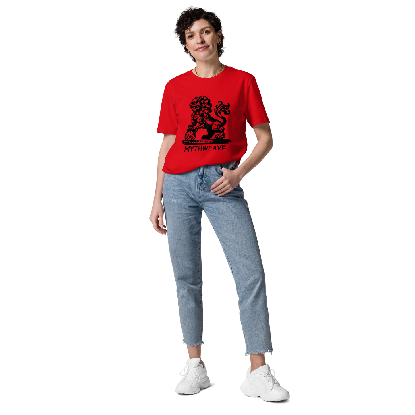 T-shirt femme en coton bio couleur rouge avec Gardien Chien-Lion mythologie chinoise MythWeave porté par un mannequin de face