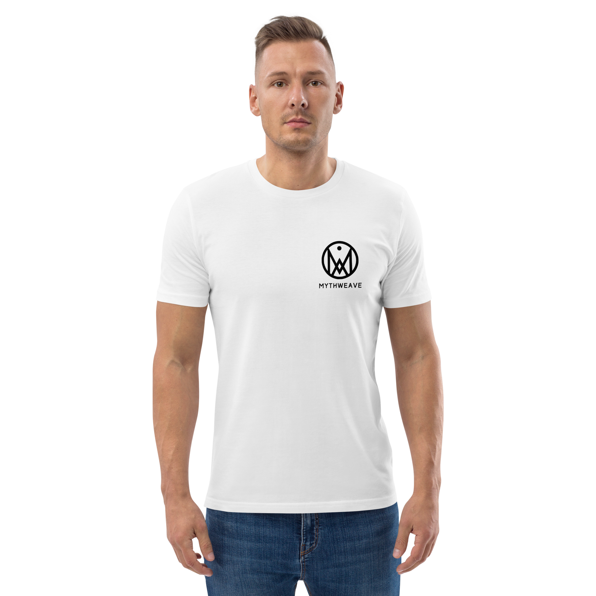 T-shirt unisexe en coton bio couleur blanc avec logo MythWeave porté par un mannequin de face.