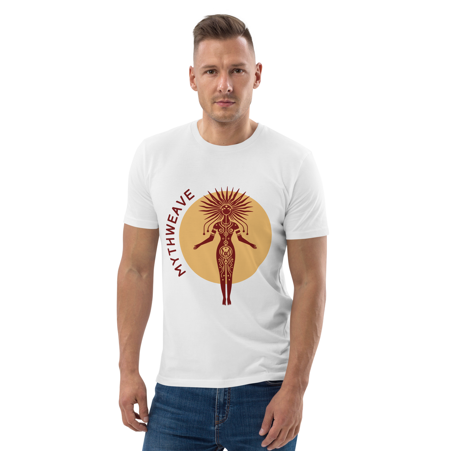 T-shirt homme en coton bio couleur blanc avec déesse du soleil MythWeave porté par un mannequin de face